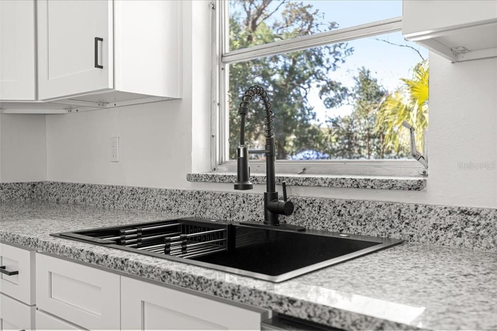 Activo con contrato: $239,000 (3 camas, 2 baños, 1239 Pies cuadrados)