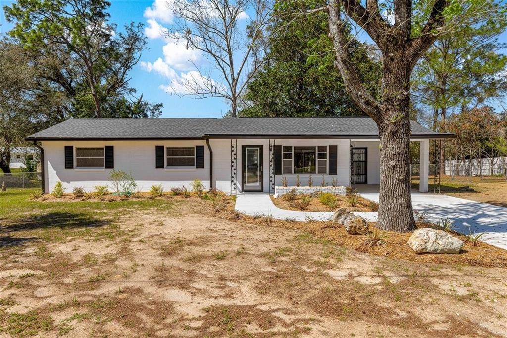 Activo con contrato: $239,000 (3 camas, 2 baños, 1239 Pies cuadrados)