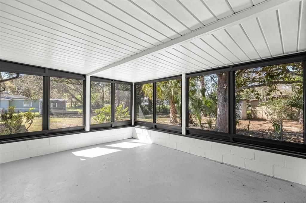 Activo con contrato: $239,000 (3 camas, 2 baños, 1239 Pies cuadrados)