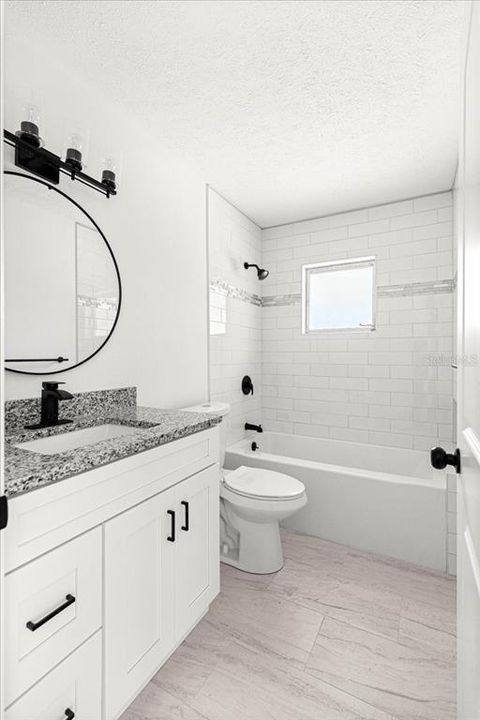 Activo con contrato: $239,000 (3 camas, 2 baños, 1239 Pies cuadrados)