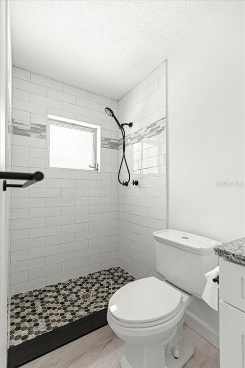 Activo con contrato: $239,000 (3 camas, 2 baños, 1239 Pies cuadrados)