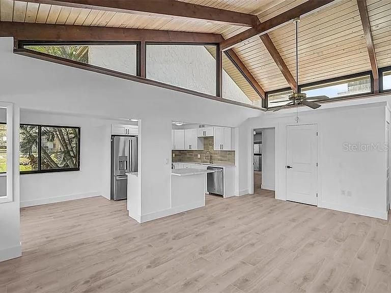 For Rent: $2,750 (2 beds, 2 baths, 1076 Square Feet)