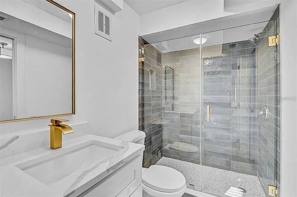 For Rent: $2,750 (2 beds, 2 baths, 1076 Square Feet)