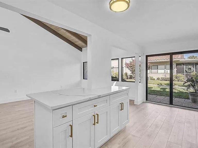 For Rent: $2,750 (2 beds, 2 baths, 1076 Square Feet)