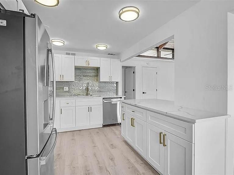 For Rent: $2,750 (2 beds, 2 baths, 1076 Square Feet)