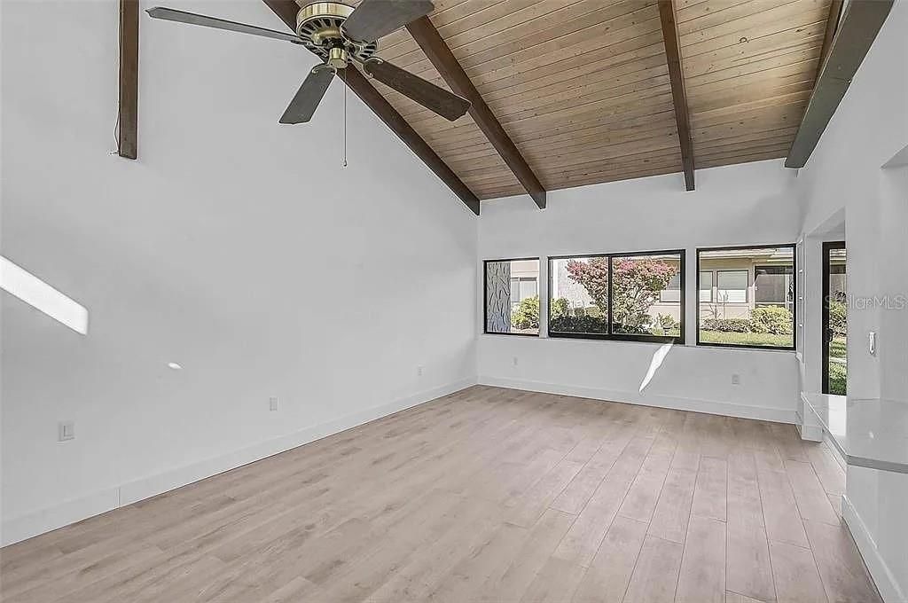 For Rent: $2,750 (2 beds, 2 baths, 1076 Square Feet)