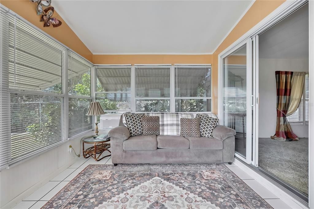 For Sale: $142,900 (2 beds, 2 baths, 960 Square Feet)