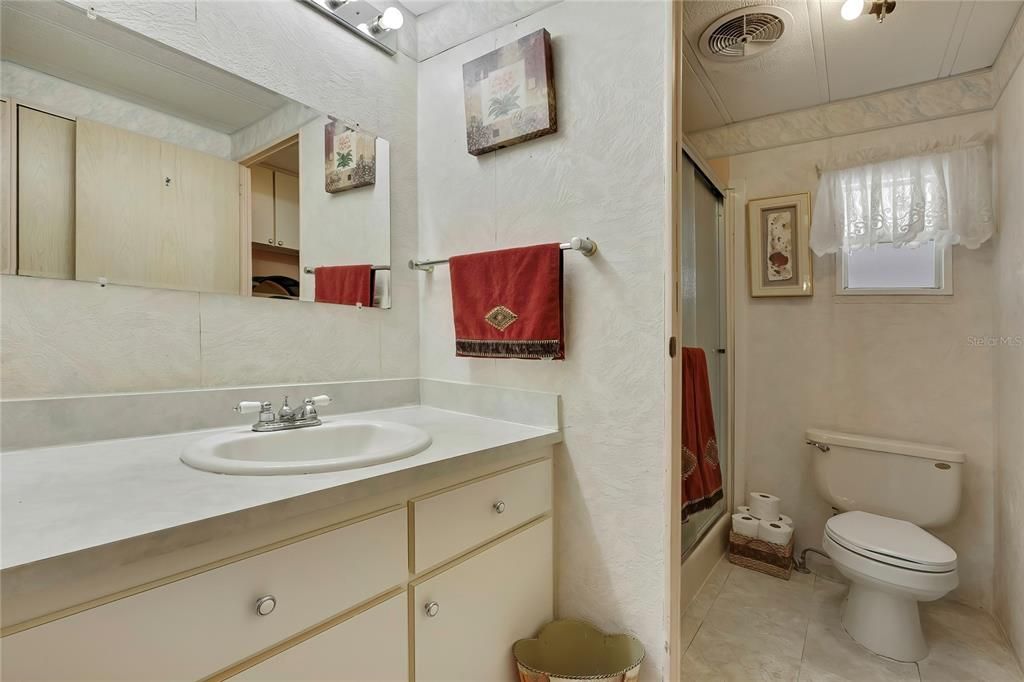 For Sale: $142,900 (2 beds, 2 baths, 960 Square Feet)
