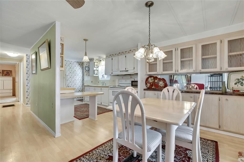 For Sale: $142,900 (2 beds, 2 baths, 960 Square Feet)