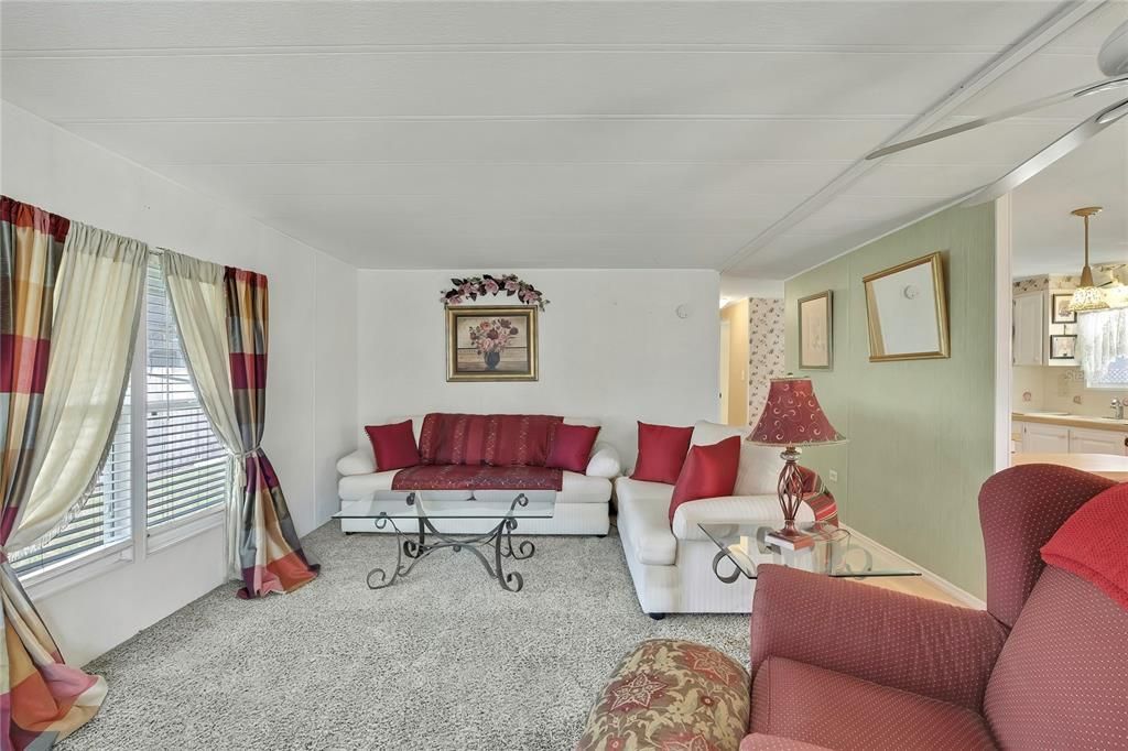 For Sale: $142,900 (2 beds, 2 baths, 960 Square Feet)