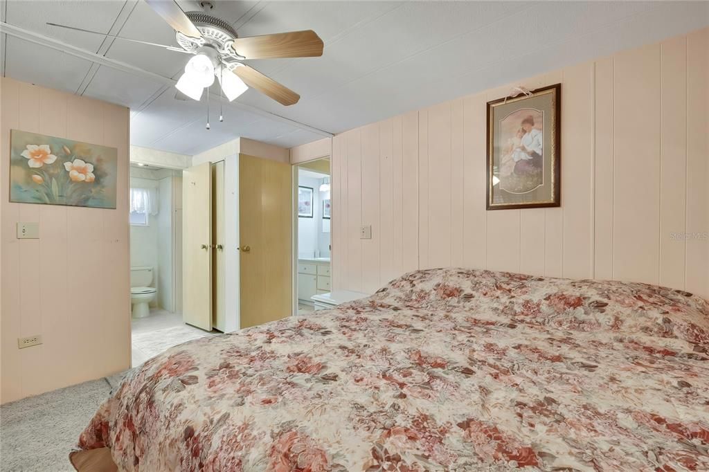 For Sale: $142,900 (2 beds, 2 baths, 960 Square Feet)
