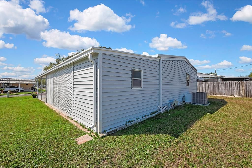 For Sale: $142,900 (2 beds, 2 baths, 960 Square Feet)