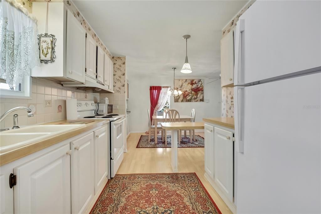 For Sale: $142,900 (2 beds, 2 baths, 960 Square Feet)