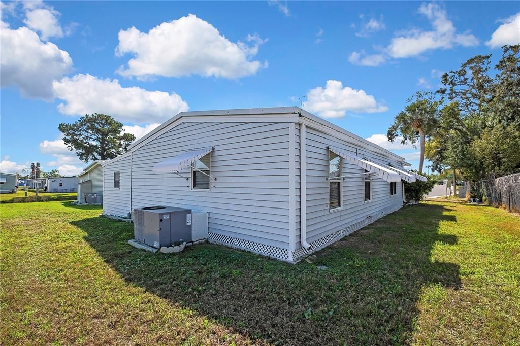 For Sale: $142,900 (2 beds, 2 baths, 960 Square Feet)