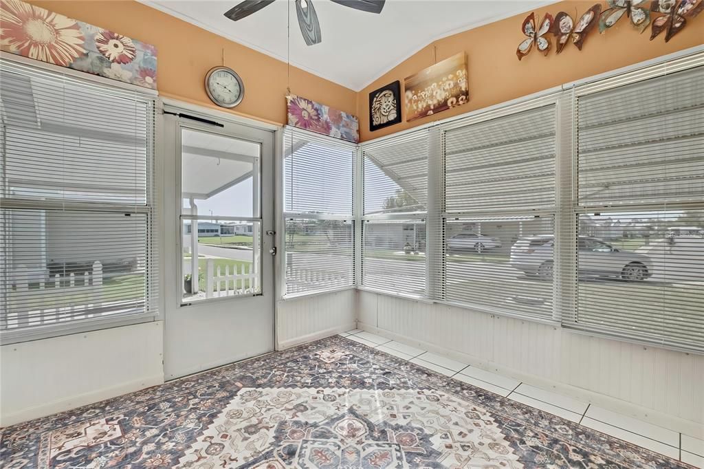 For Sale: $142,900 (2 beds, 2 baths, 960 Square Feet)