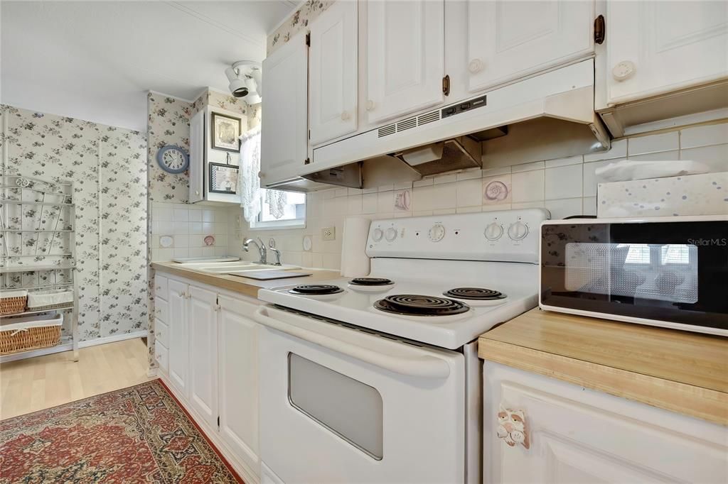 For Sale: $142,900 (2 beds, 2 baths, 960 Square Feet)
