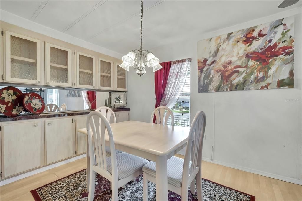 For Sale: $142,900 (2 beds, 2 baths, 960 Square Feet)