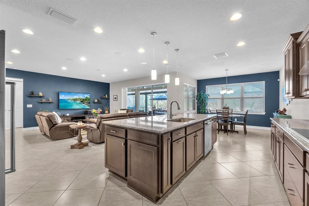 For Sale: $875,000 (4 beds, 4 baths, 4596 Square Feet)