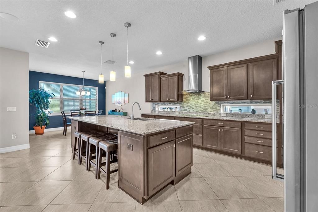 For Sale: $875,000 (4 beds, 4 baths, 4596 Square Feet)