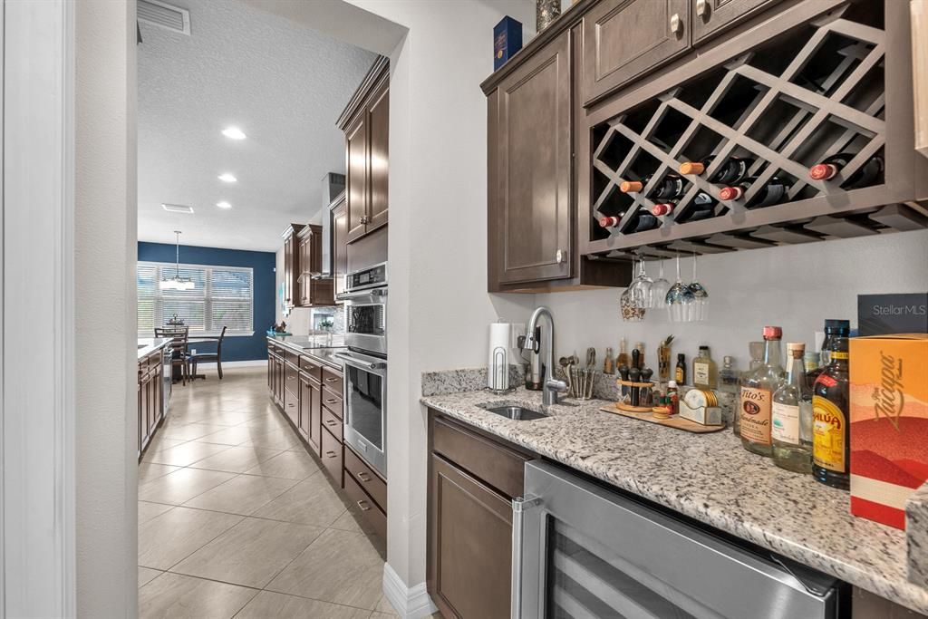 For Sale: $875,000 (4 beds, 4 baths, 4596 Square Feet)
