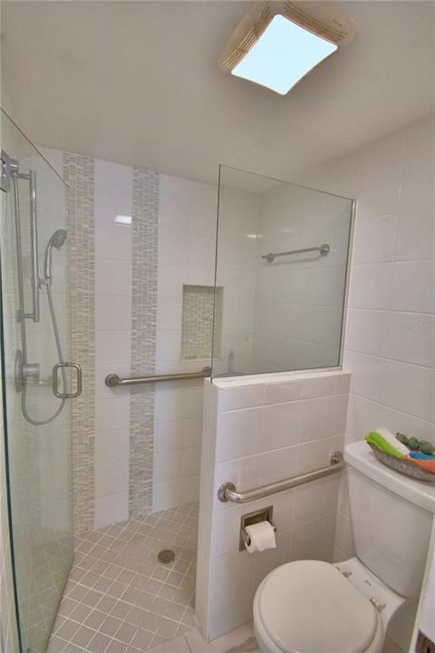 На продажу: $170,000 (2 спален, 2 ванн, 942 Квадратных фут)