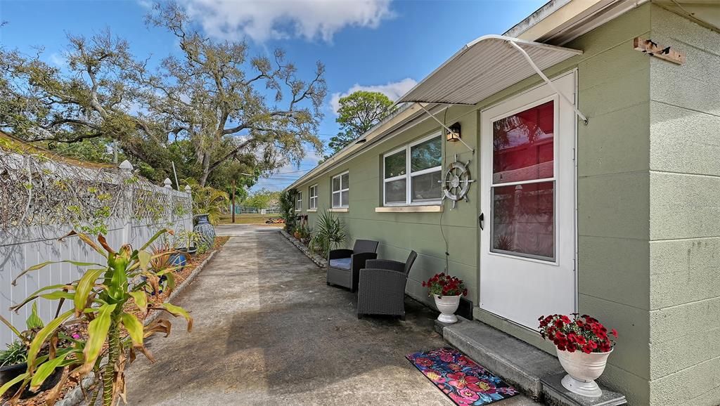 Active With Contract: $749,000 (4 beds, 0 baths, 1568 Square Feet)
