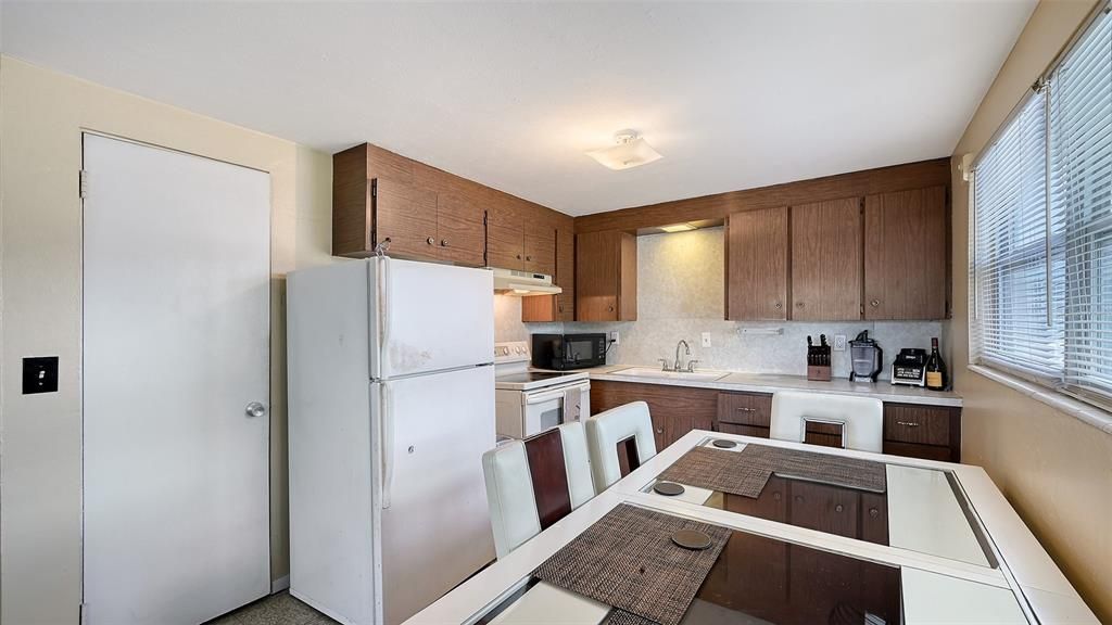 Active With Contract: $749,000 (4 beds, 0 baths, 1568 Square Feet)