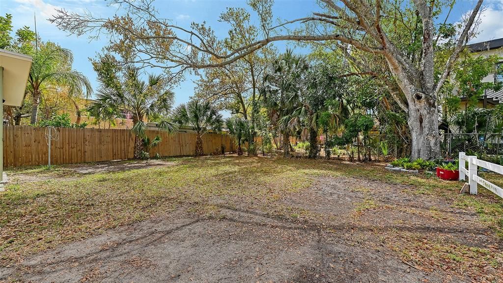 Active With Contract: $749,000 (4 beds, 0 baths, 1568 Square Feet)