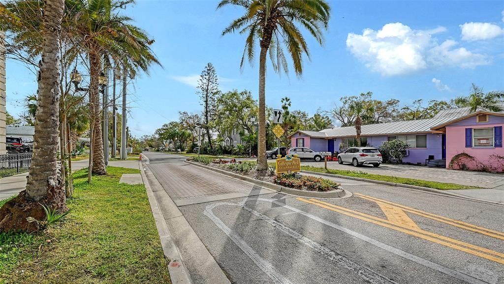 Active With Contract: $749,000 (4 beds, 0 baths, 1568 Square Feet)