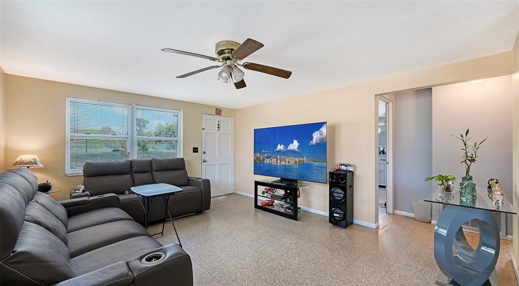 Active With Contract: $749,000 (4 beds, 0 baths, 1568 Square Feet)