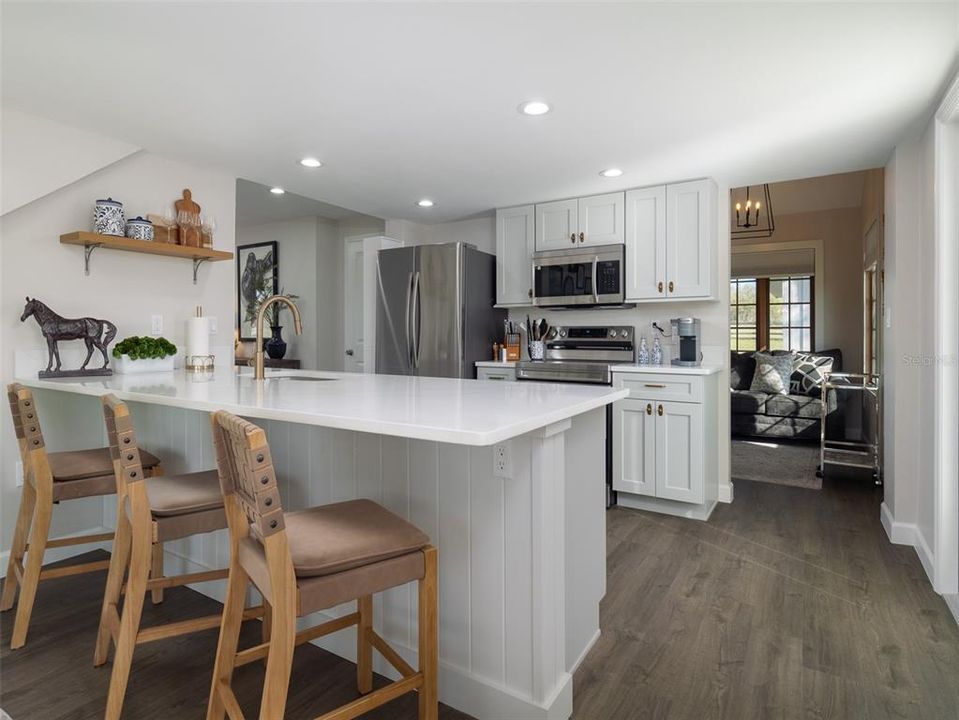 For Sale: $950,000 (2 beds, 2 baths, 900 Square Feet)