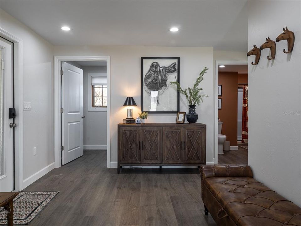 For Sale: $950,000 (2 beds, 2 baths, 900 Square Feet)