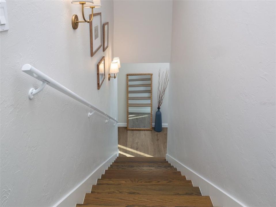 For Sale: $950,000 (2 beds, 2 baths, 900 Square Feet)