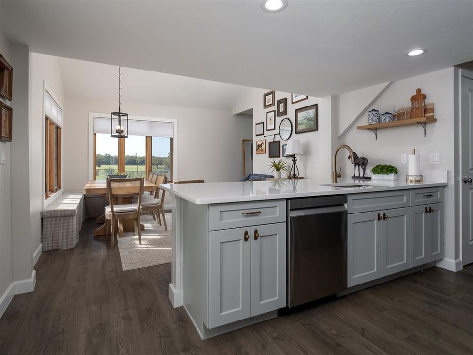 For Sale: $950,000 (2 beds, 2 baths, 900 Square Feet)