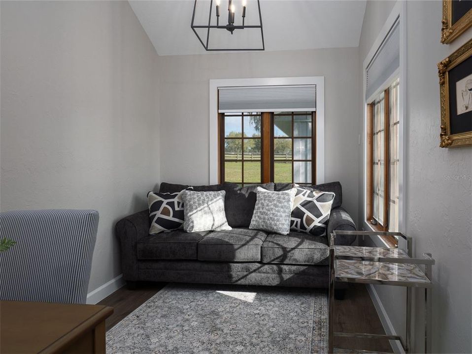 For Sale: $950,000 (2 beds, 2 baths, 900 Square Feet)