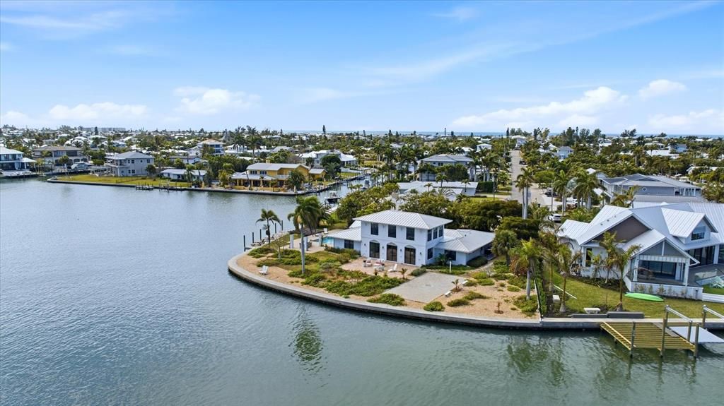 Active With Contract: $4,500,000 (4 beds, 4 baths, 3500 Square Feet)