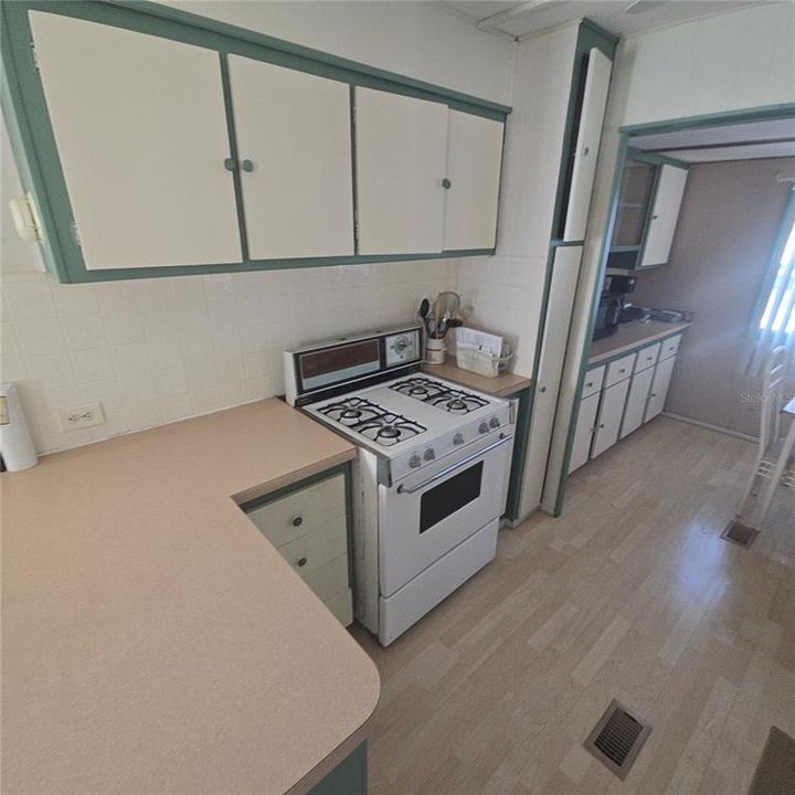 На продажу: $48,000 (2 спален, 1 ванн, 597 Квадратных фут)
