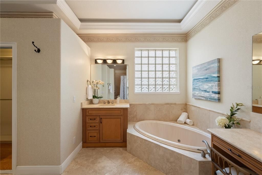 Activo con contrato: $1,499,000 (4 camas, 4 baños, 3316 Pies cuadrados)