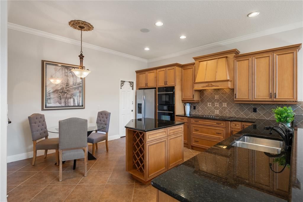 Activo con contrato: $1,499,000 (4 camas, 4 baños, 3316 Pies cuadrados)