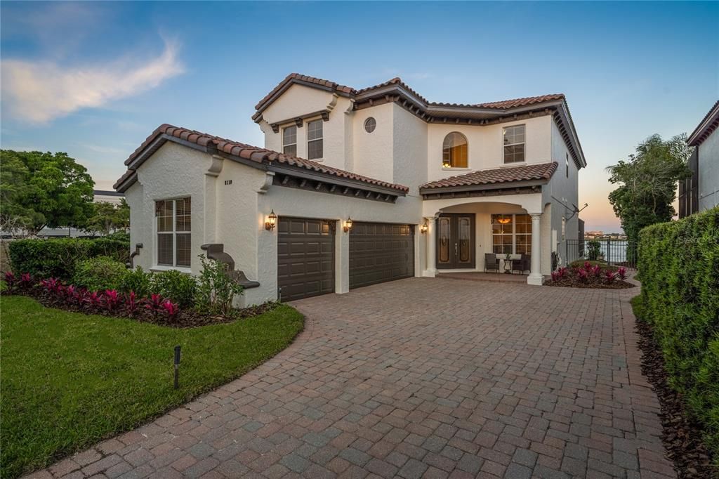 Activo con contrato: $1,499,000 (4 camas, 4 baños, 3316 Pies cuadrados)
