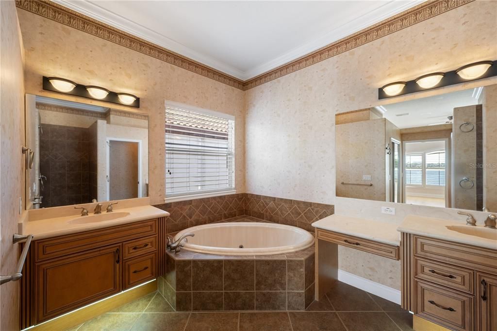 Activo con contrato: $1,499,000 (4 camas, 4 baños, 3316 Pies cuadrados)