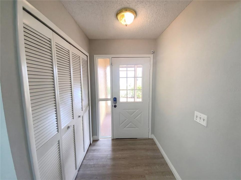 Activo con contrato: $219,000 (2 camas, 2 baños, 1103 Pies cuadrados)