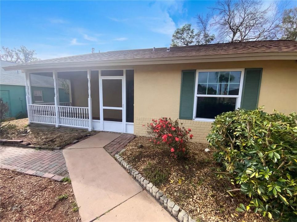 Activo con contrato: $219,000 (2 camas, 2 baños, 1103 Pies cuadrados)