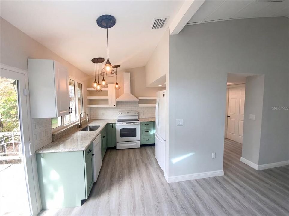 Activo con contrato: $219,000 (2 camas, 2 baños, 1103 Pies cuadrados)