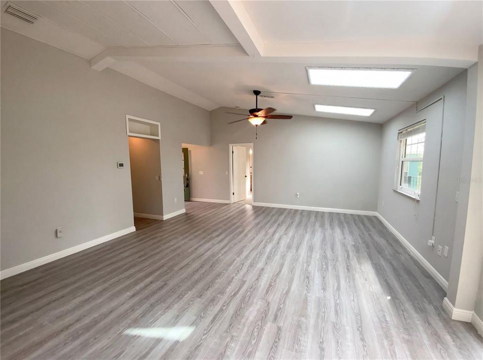 Activo con contrato: $219,000 (2 camas, 2 baños, 1103 Pies cuadrados)