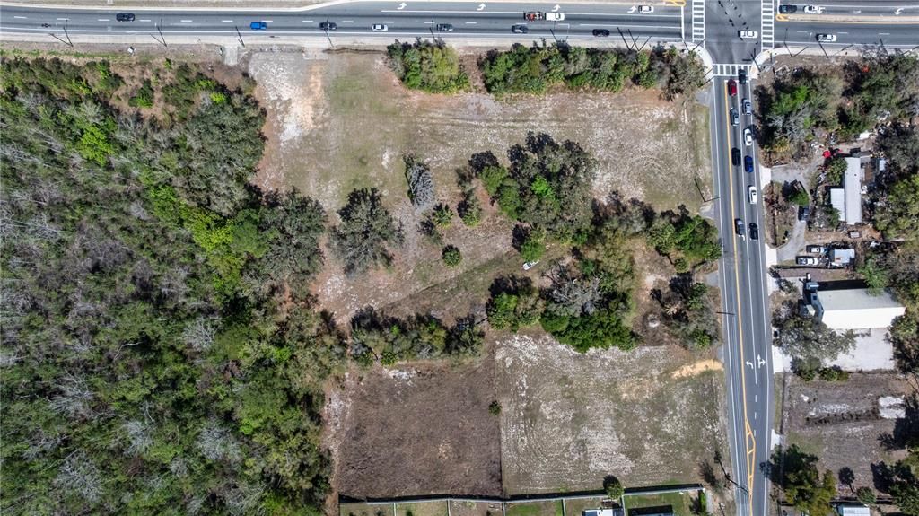 На продажу: $1,900,000 (1.92 acres)