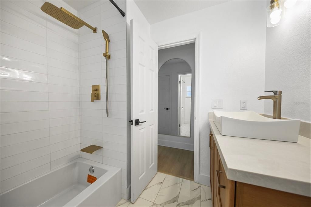 En Venta: $824,000 (3 camas, 2 baños, 3000 Pies cuadrados)