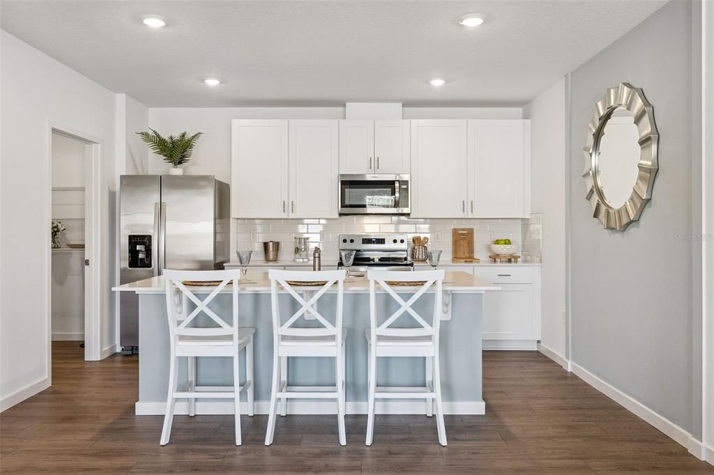 На продажу: $298,990 (3 спален, 2 ванн, 1564 Квадратных фут)