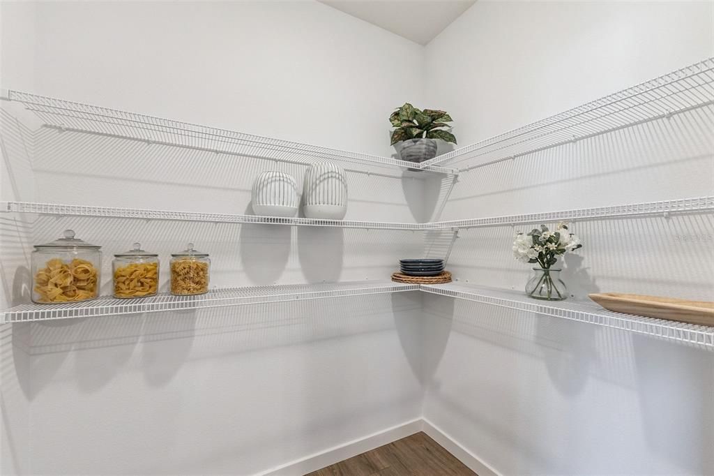 На продажу: $298,990 (3 спален, 2 ванн, 1564 Квадратных фут)