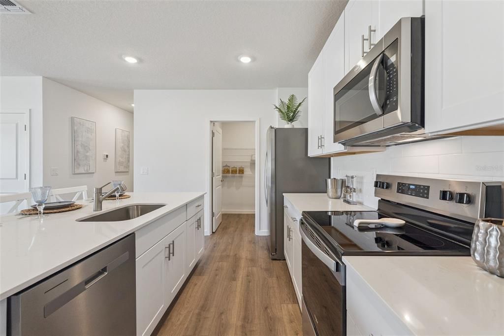 На продажу: $298,990 (3 спален, 2 ванн, 1564 Квадратных фут)